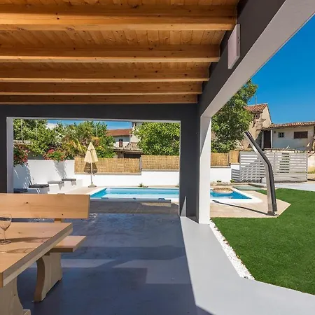 Barbella Villa Tinjan